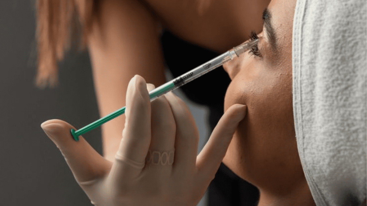 paciente a fazer botox